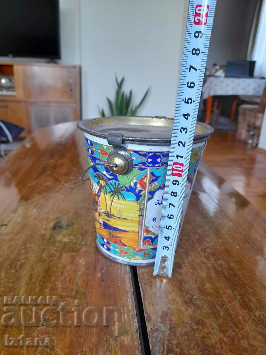 Delivery of Old bucket of La Fete Honey Delivery of Old bucket of La Fete Honey