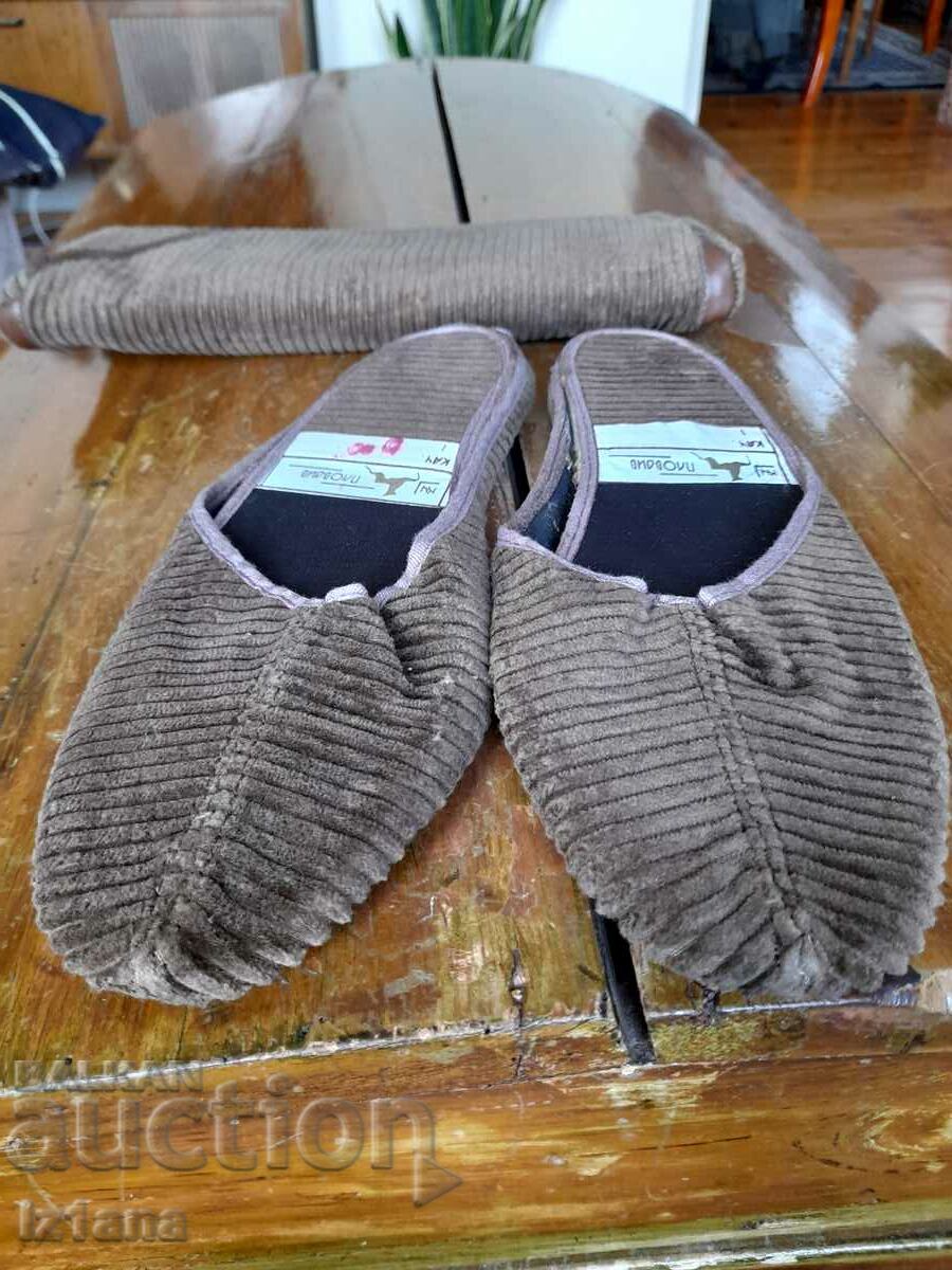 Delivery of Old shoes, slippers