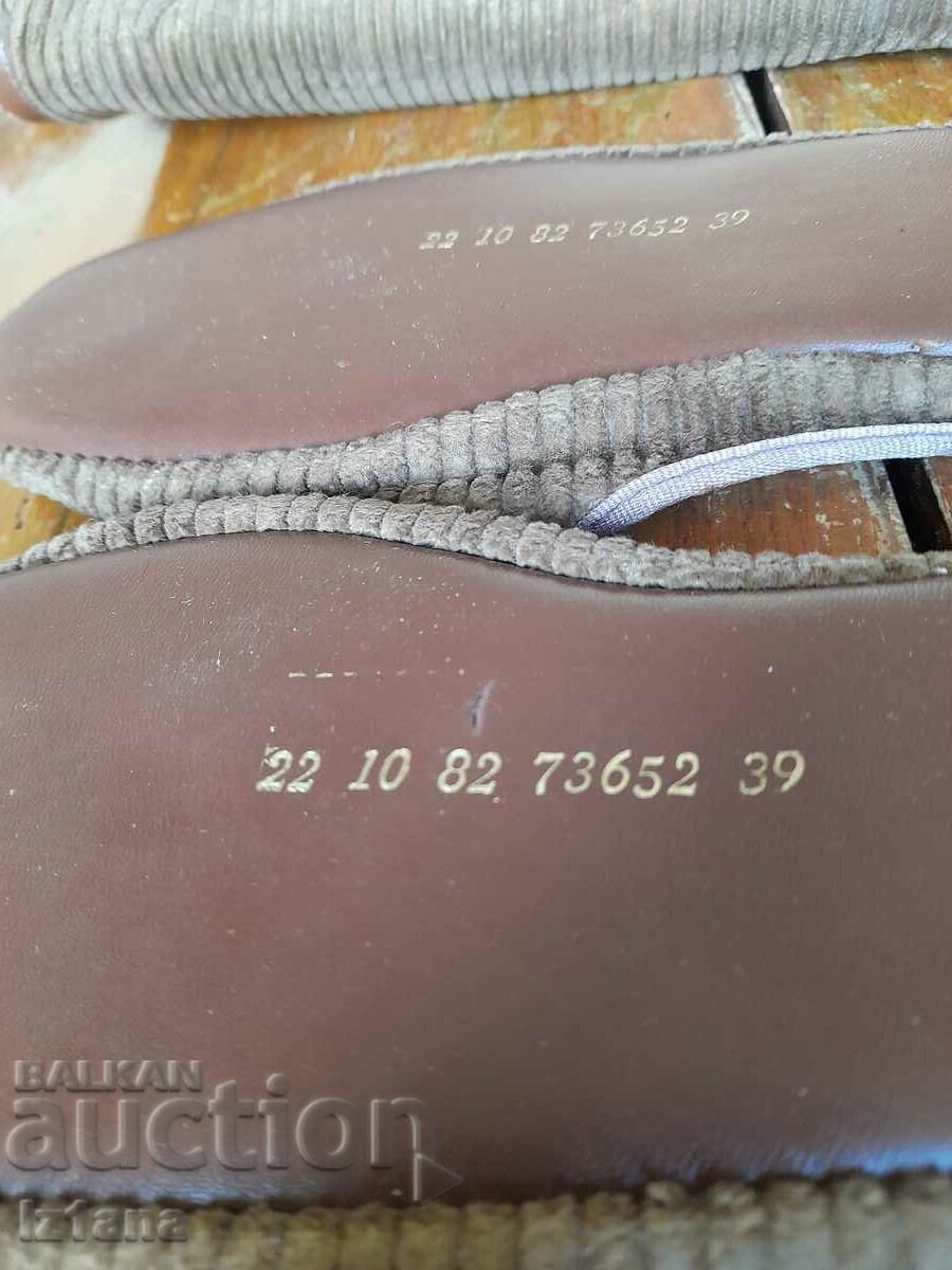 Old shoes, slippers - 6