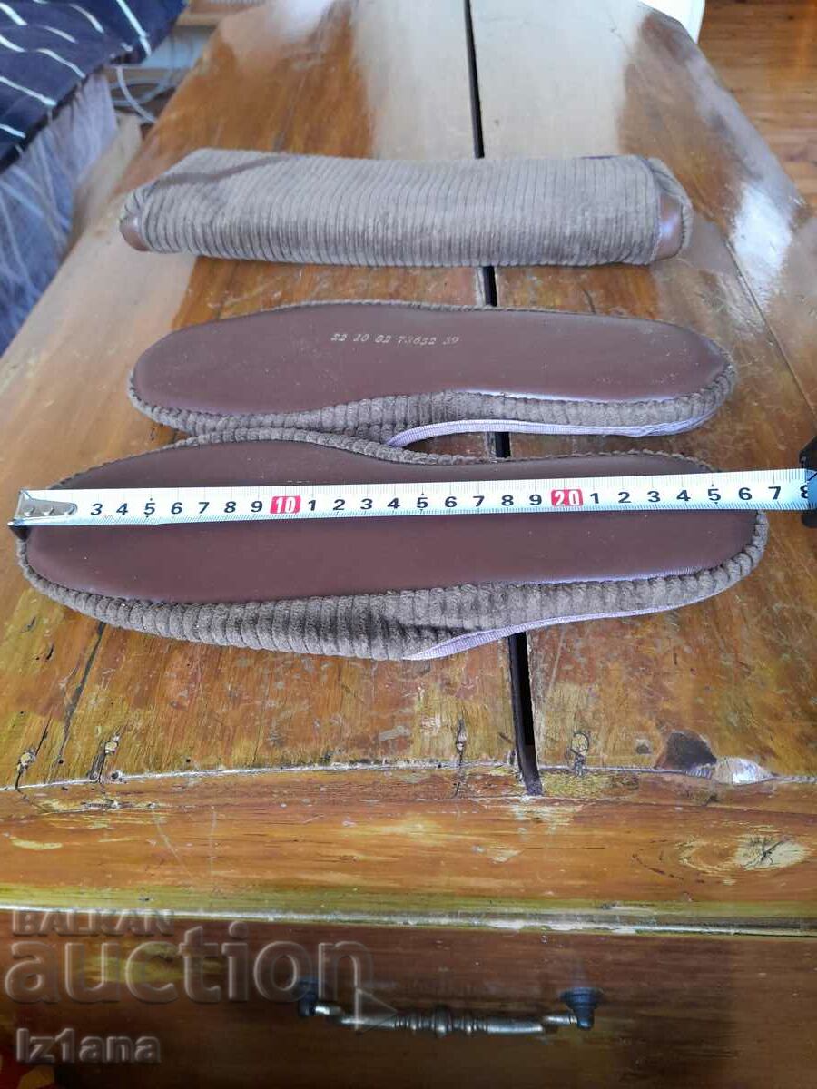 Old shoes, slippers - 7