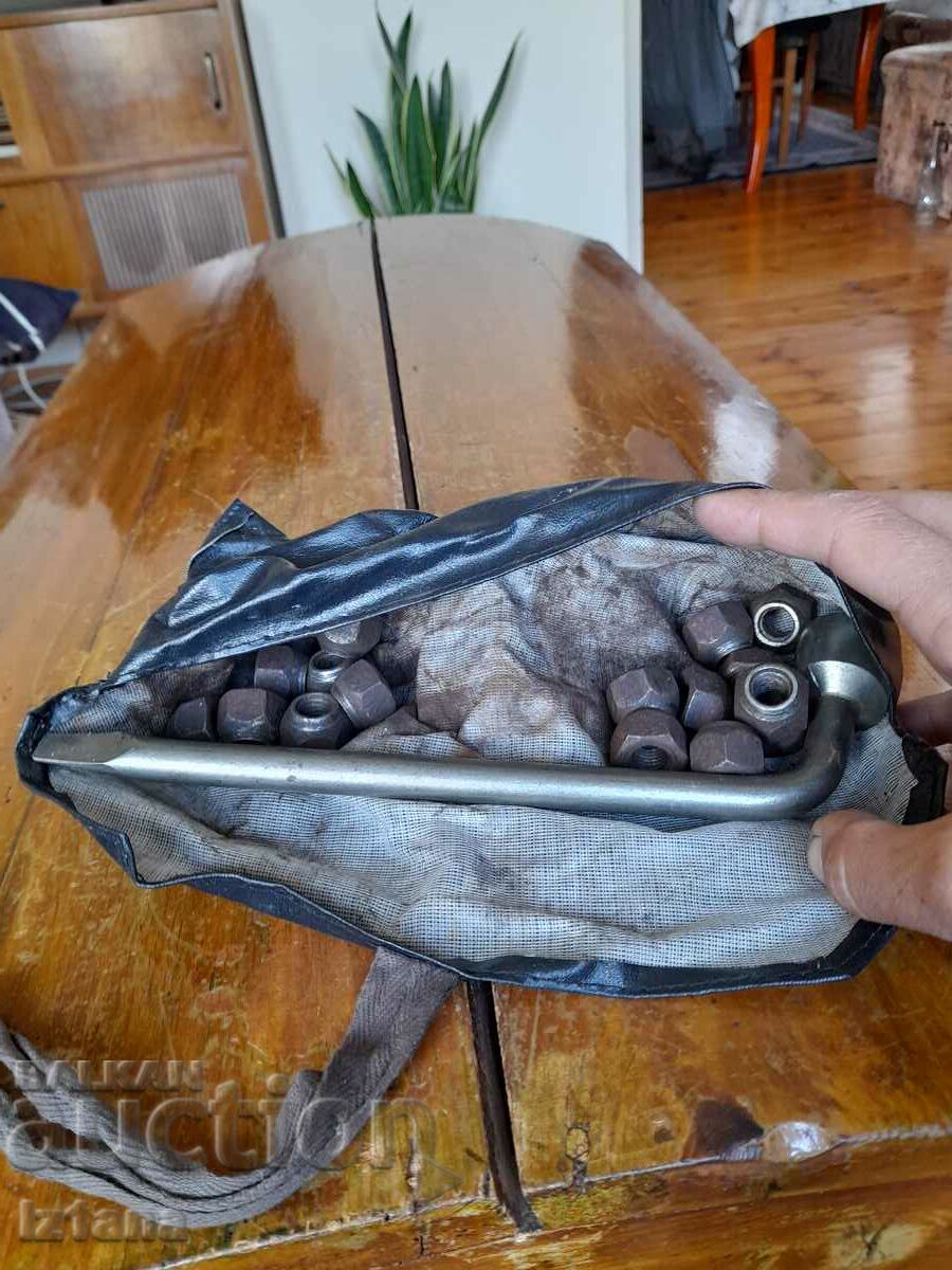 Ключ за гуми с цена 27.00 лв. | € 13.80 Ключ за гуми с цена 27.00 лв. | € 13.80