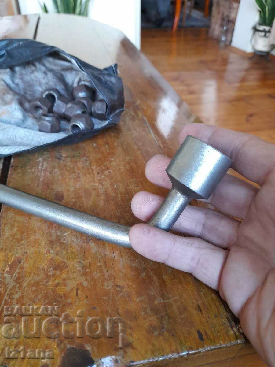 Ключ за гуми - 5 Ключ за гуми - 5