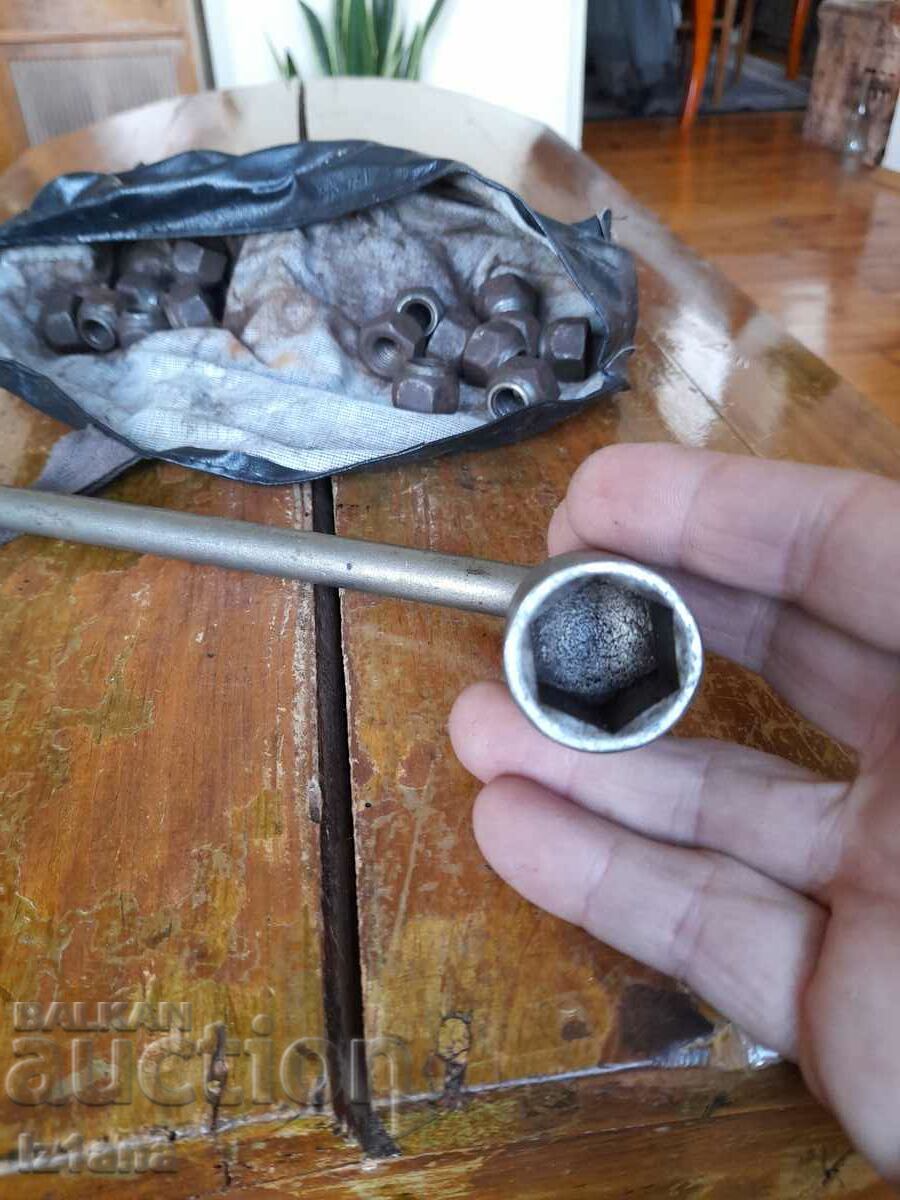 Ключ за гуми - 6 Ключ за гуми - 6