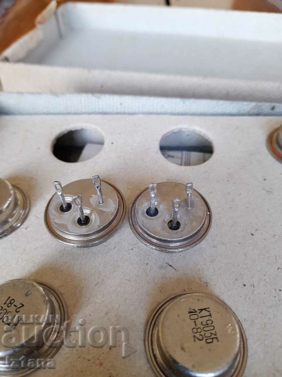 Livrarea Tranzistor vechi, tranzistoare KT903B