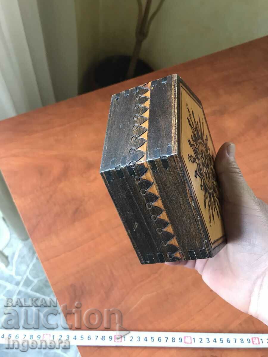 Livrarea CUTIE LEMN PIROGRAF DESEN ANTICHI DIN SOCA MOSTRA