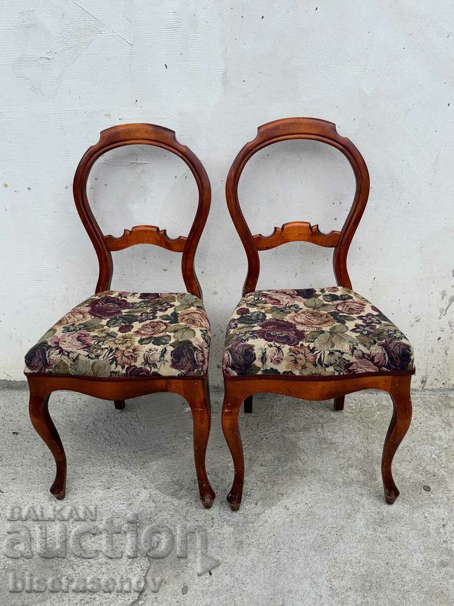 Два красиви стола