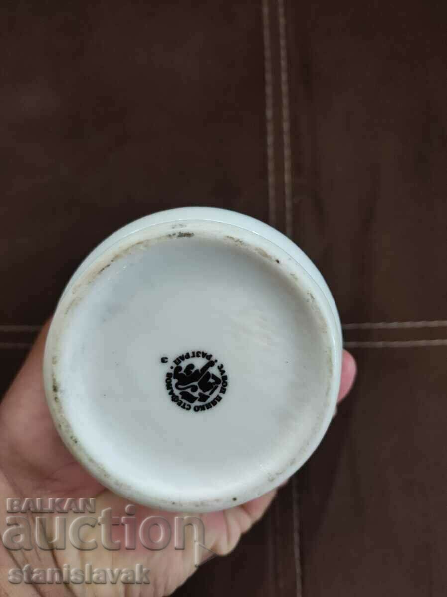 Auction  A rare porcelain vase from the shield 82 study