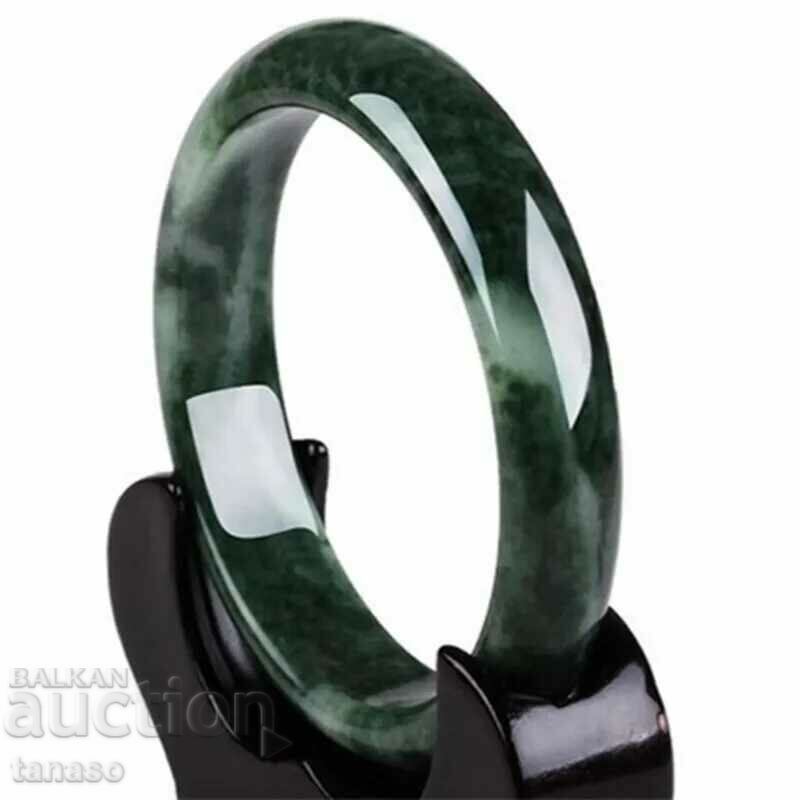 Stylish natural petroleum jade bracelet
