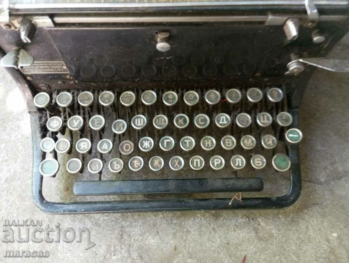 Old typewriter with price 71.00 BGN | € 36.30 Old typewriter with price 71.00 BGN | € 36.30