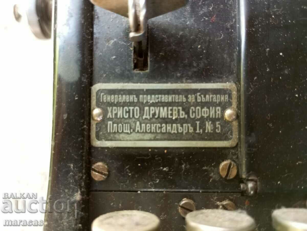 Delivery of Old typewriter Delivery of Old typewriter