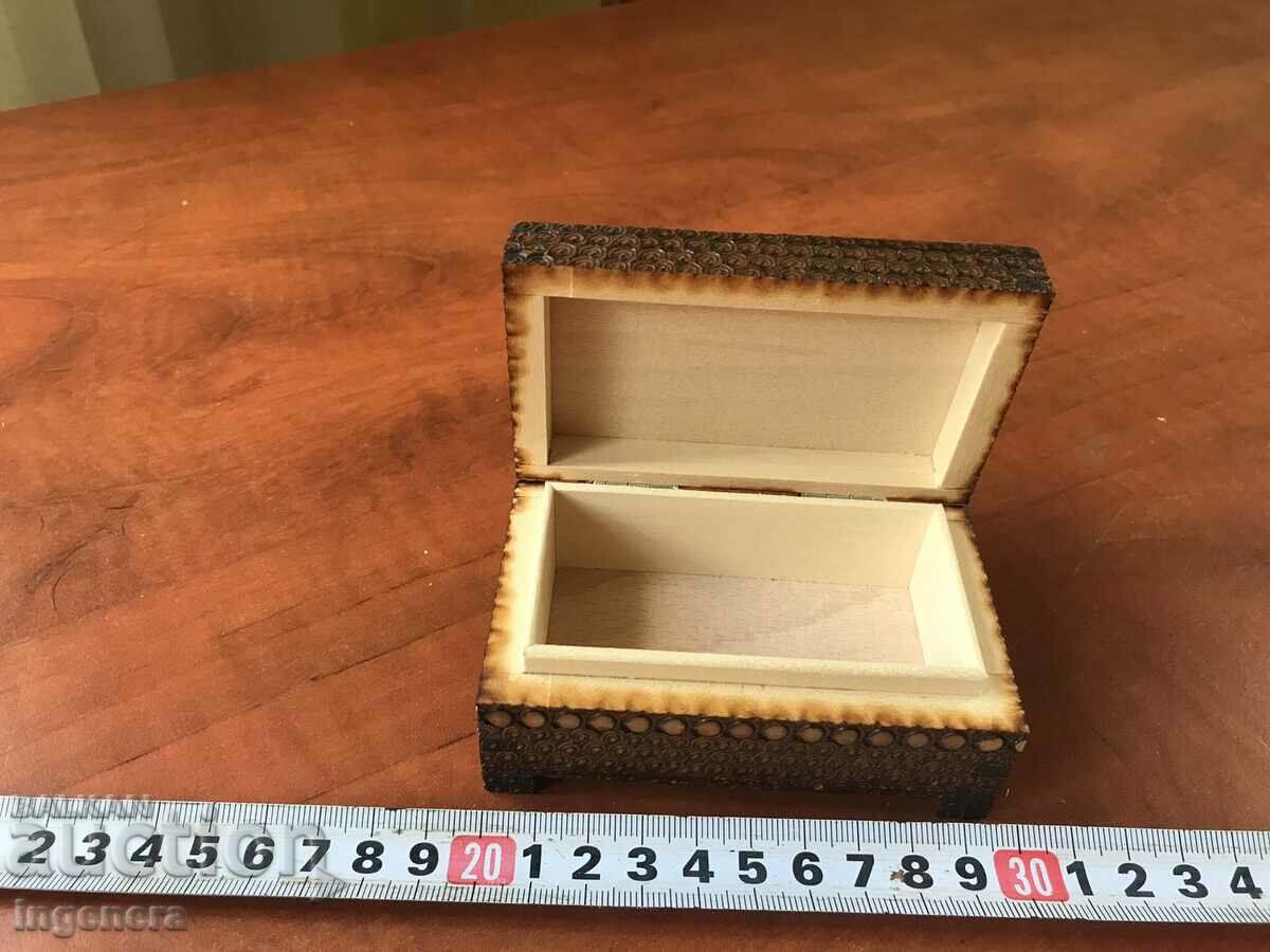 Licitație CUTIE LEMN PIROGRAF DESEN ANTICHI DIN SOCA MOSTRA