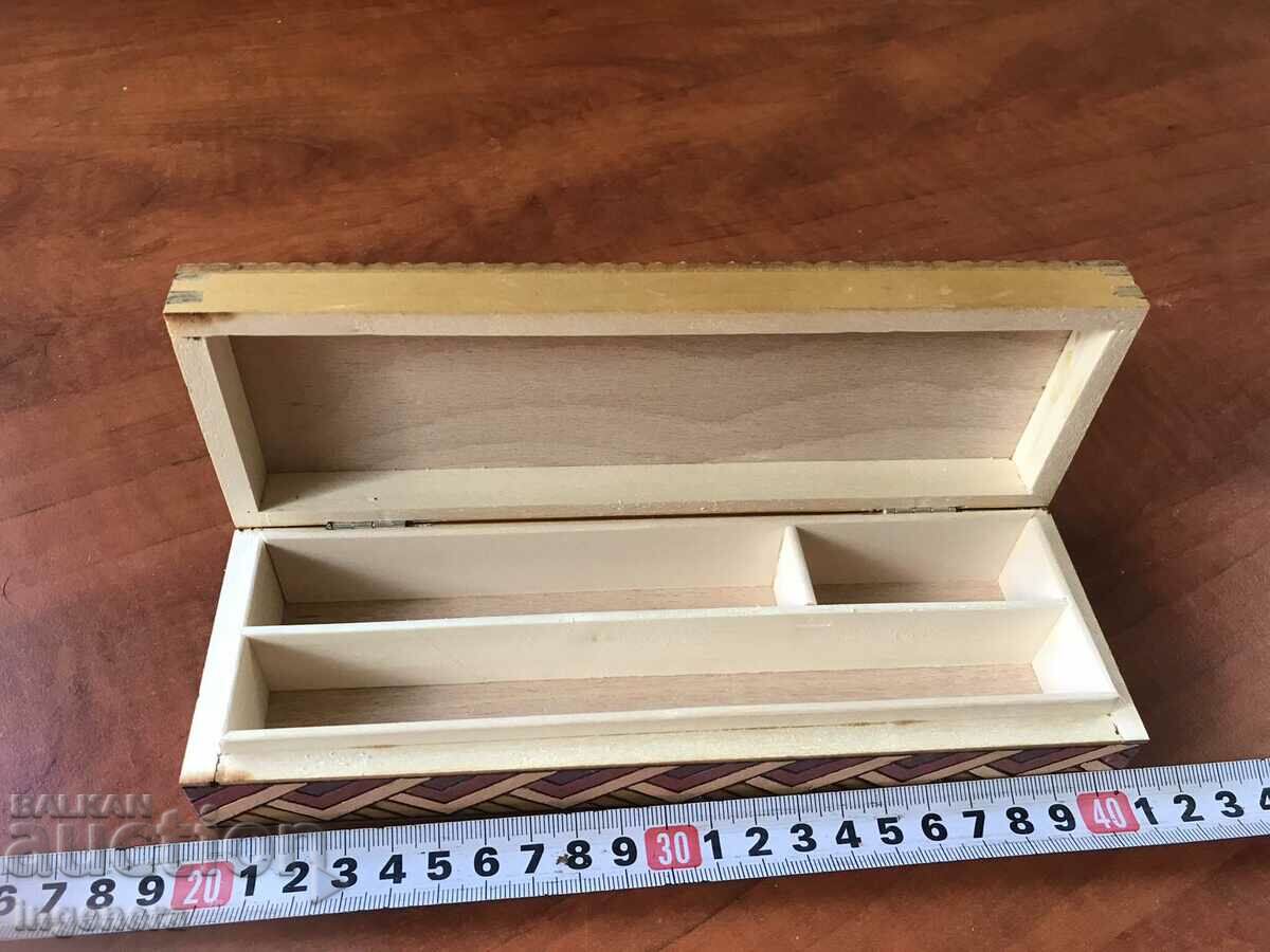 Licitație CUTIE LEMN PIROGRAF DESEN ANTICHI DIN SOCA MOSTRA