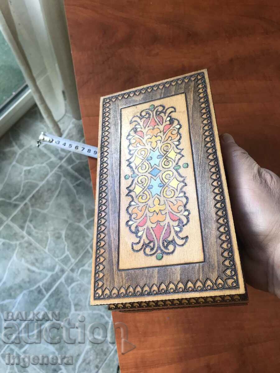 Livrarea CUTIE LEMN PIROGRAF DESEN ANTICHI DIN SOCA MOSTRA