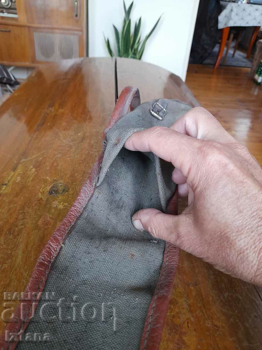 Delivery of Old canvas case Delivery of Old canvas case