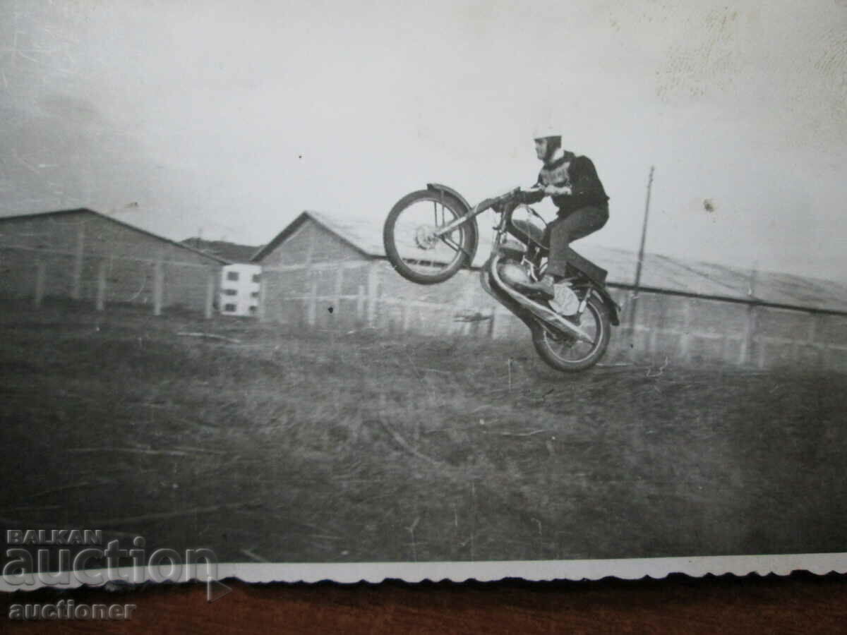 OLD PHOTO MOTOR RACING with price 20.00 BGN | € 10.23 OLD PHOTO MOTOR RACING with price 20.00 BGN | € 10.23