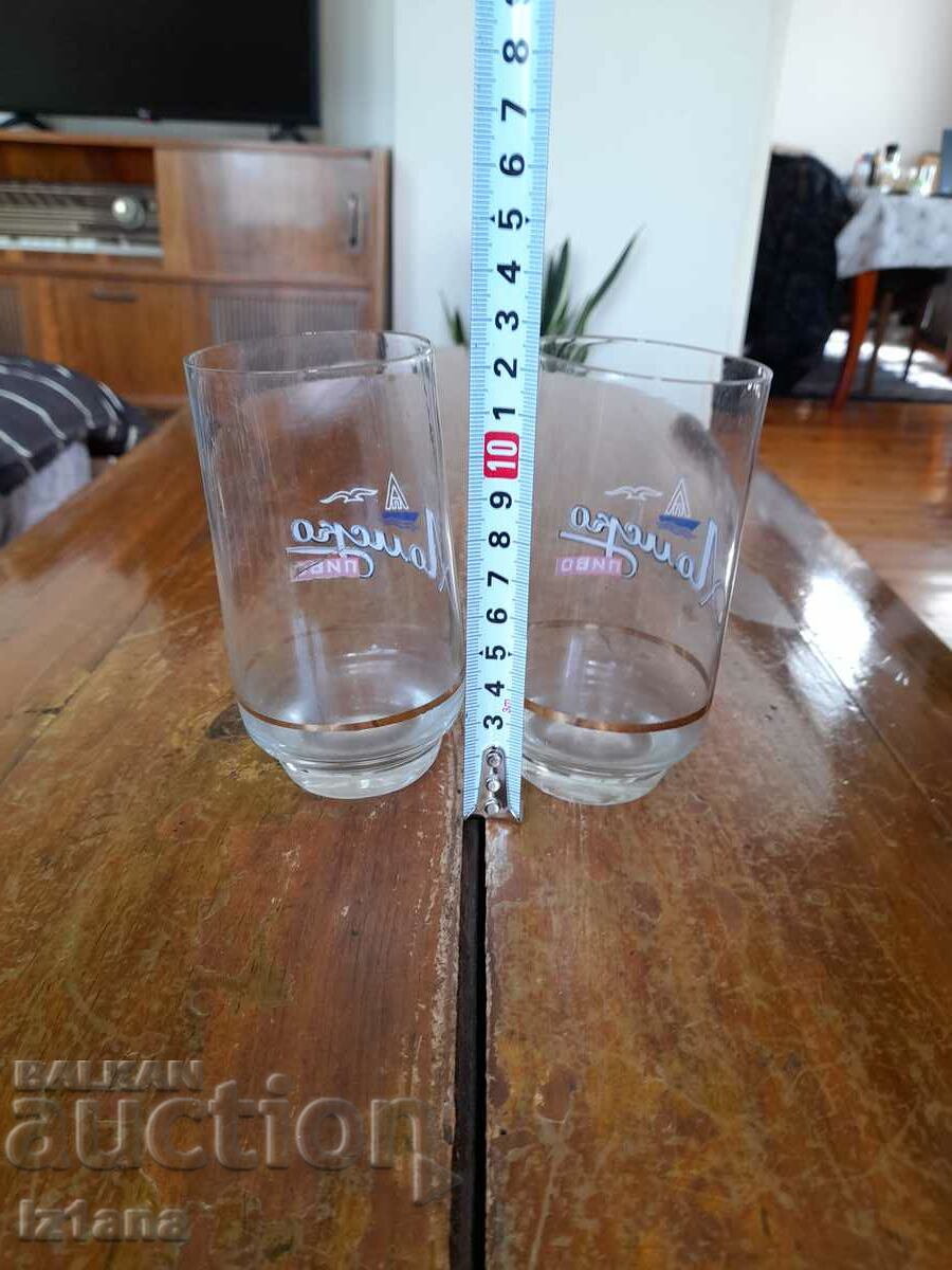 Delivery of Old cup, glasses of Lomsko beer