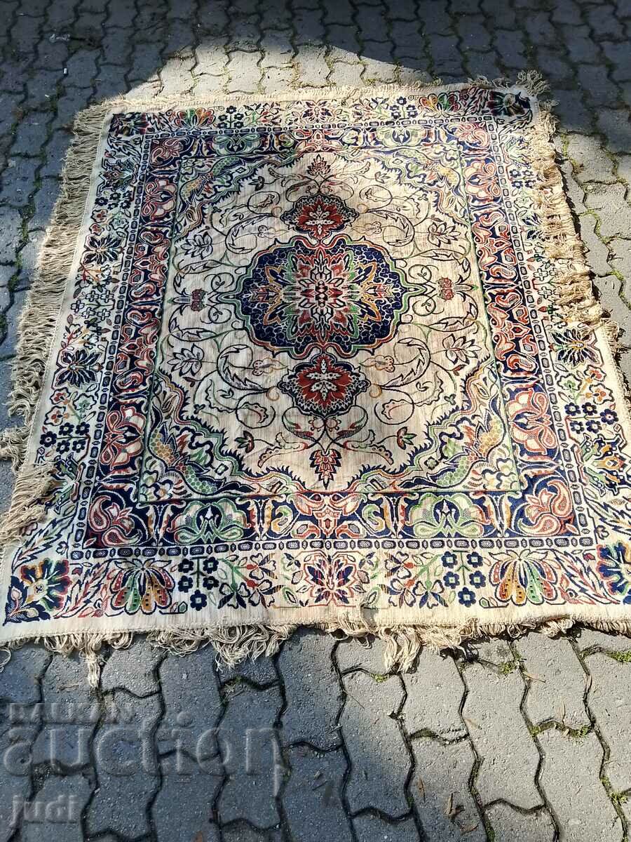 Страхотен персийски килим соц производство Сливен