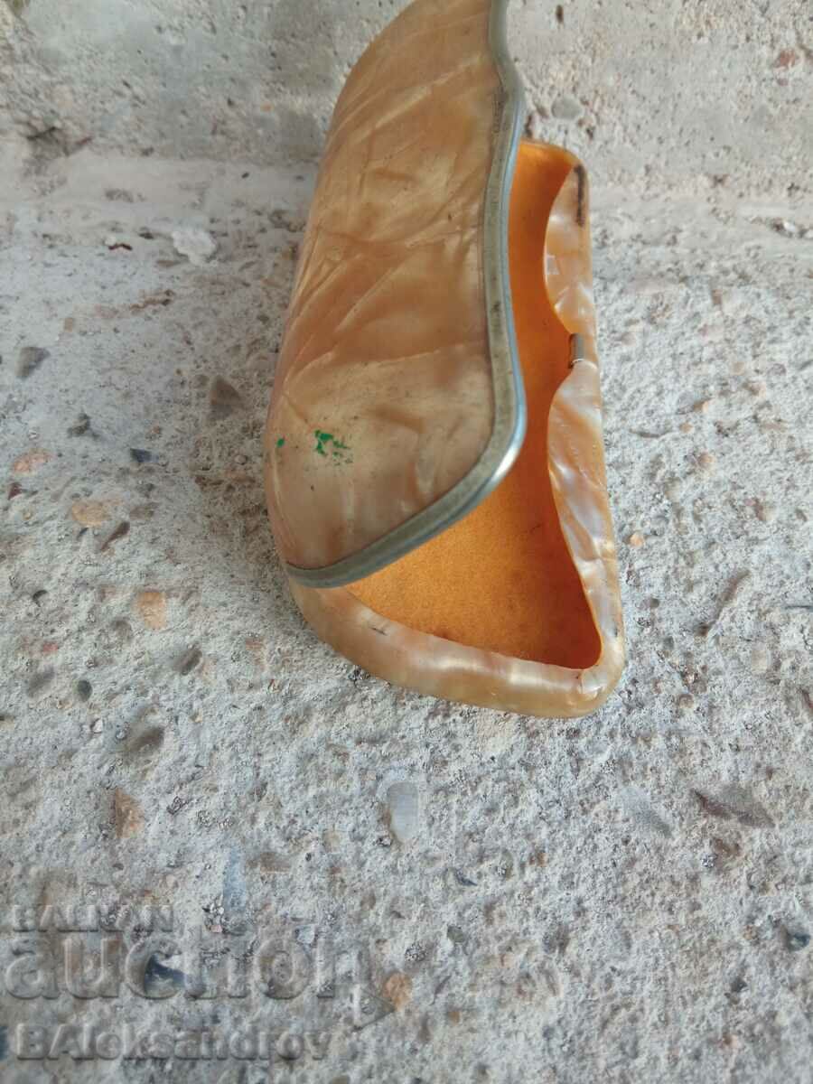 Auction Old mother-of-pearl eyeglass case Auction Old mother-of-pearl eyeglass case