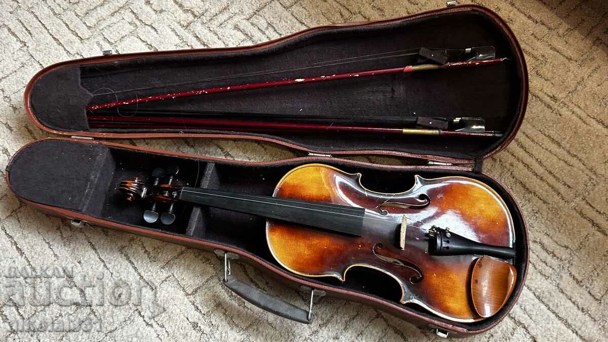 Old violin 1961