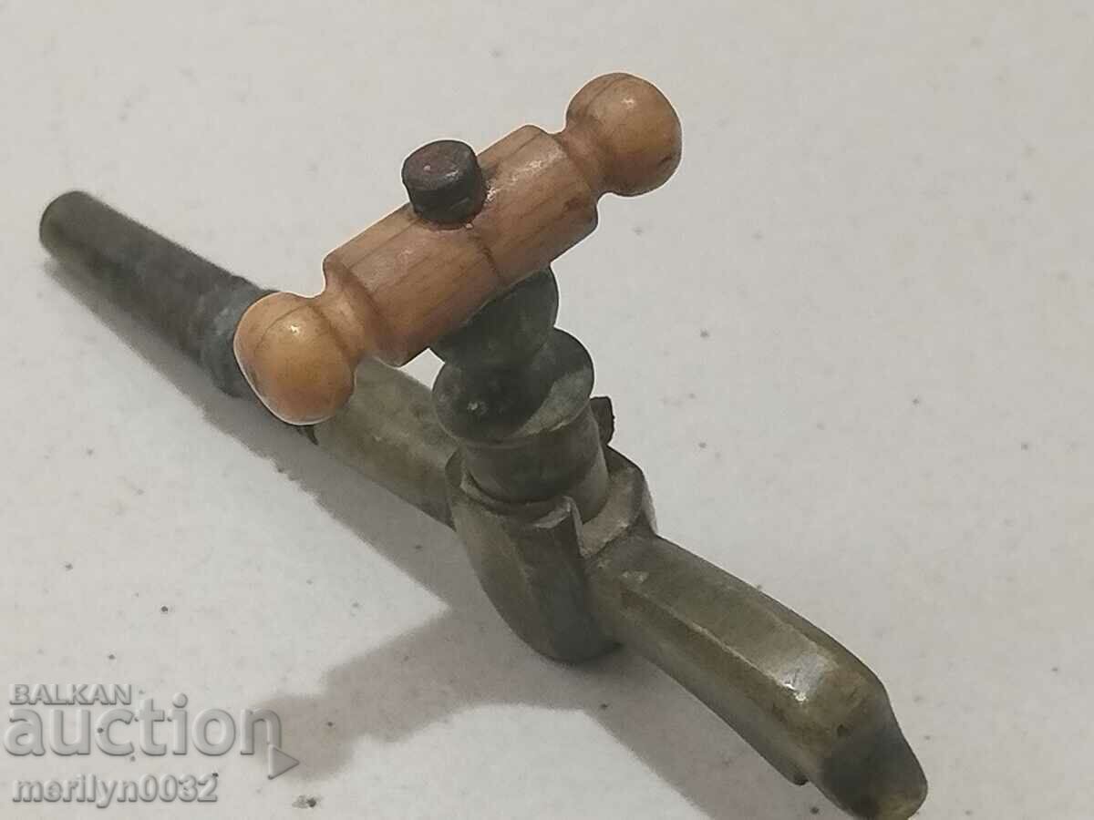 Old bronze ottoman faucet cinnamon faucet cricket with price 79.00 BGN | € 40.39 Old bronze ottoman faucet cinnamon faucet cricket with price 79.00 BGN | € 40.39
