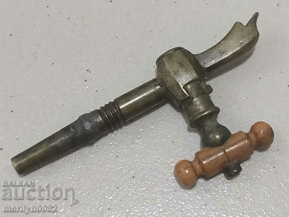 Auction Old bronze ottoman faucet cinnamon faucet cricket Auction Old bronze ottoman faucet cinnamon faucet cricket