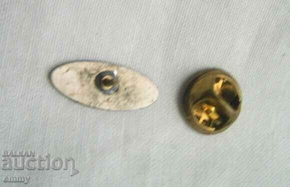 Insigna mașină Ford Ford cu preț 3.00 BGN | € 1.53 Insigna mașină Ford Ford cu preț 3.00 BGN | € 1.53