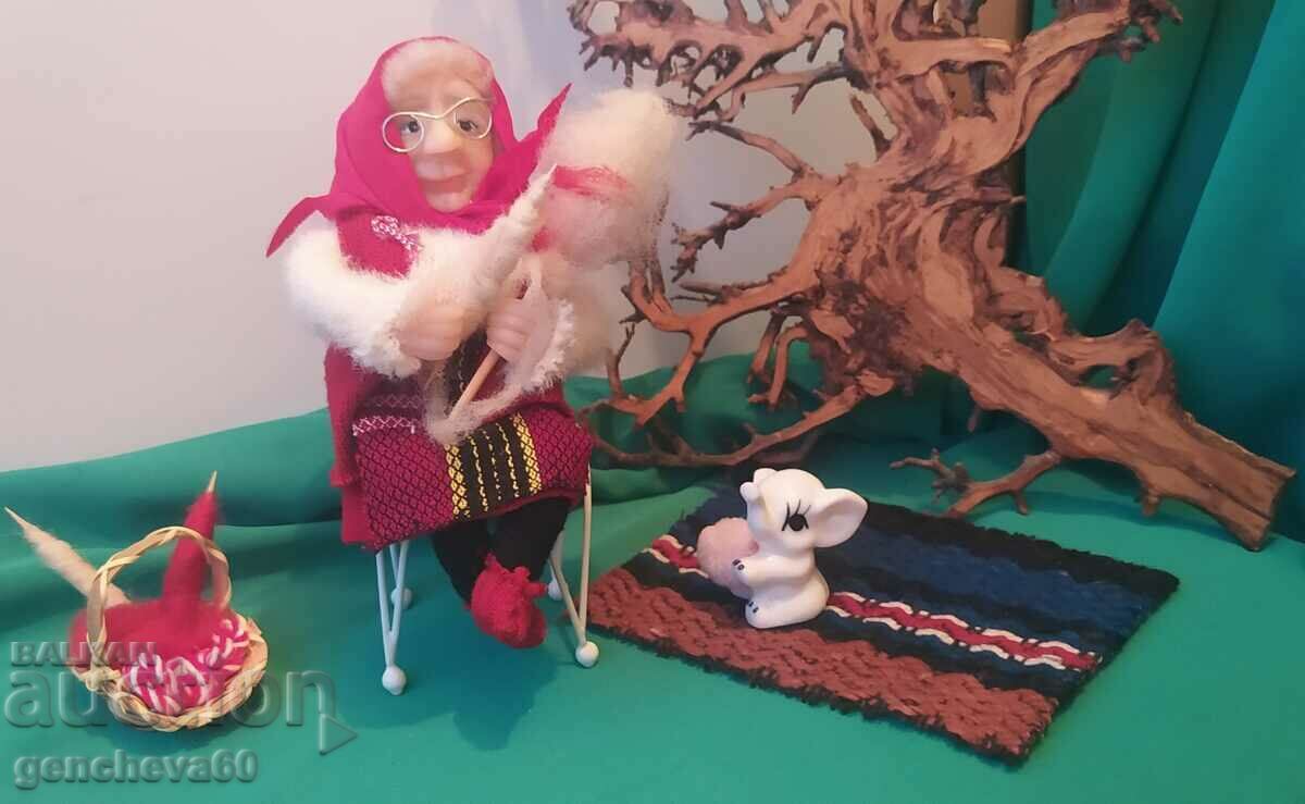 Ръчно изработена кукла на баба Марта