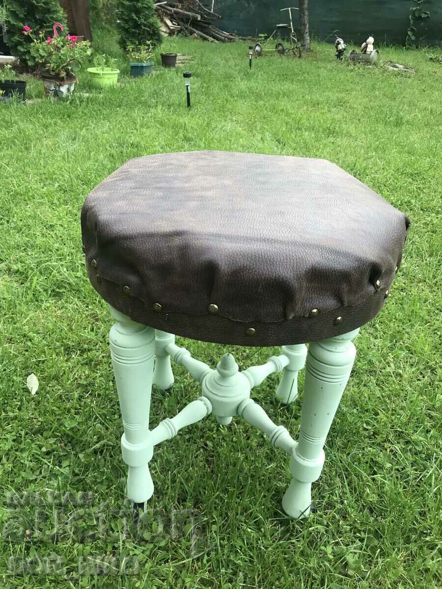 Scaun pentru pian Austria cu preț 170.00 BGN | € 86.92 Scaun pentru pian Austria cu preț 170.00 BGN | € 86.92