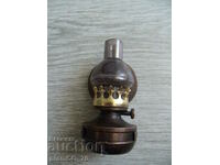 Nr.*7595 ascuțitor vechi - lampă cu gaz figurină - PLAYME