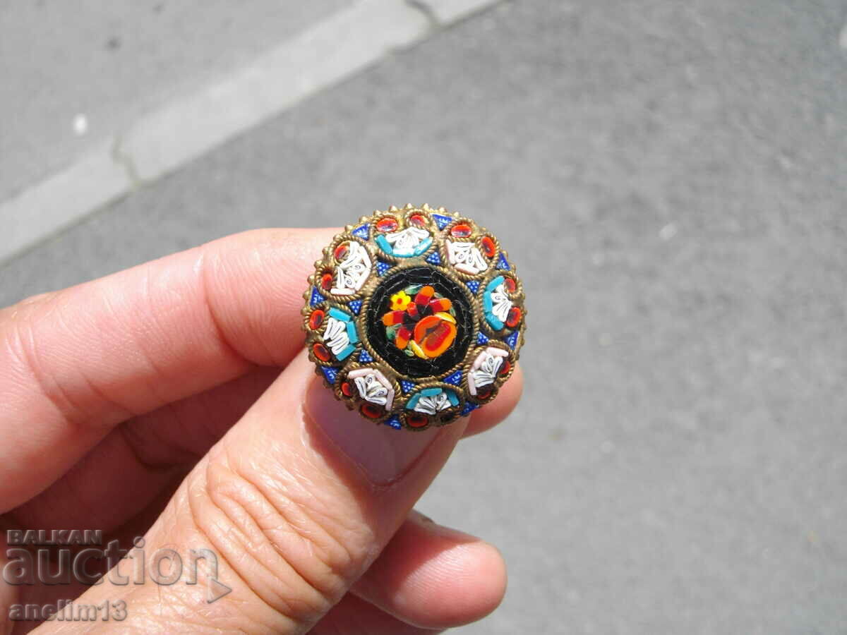 Delivery of OLD VENETIAN MOSAIC BROOCH Delivery of OLD VENETIAN MOSAIC BROOCH