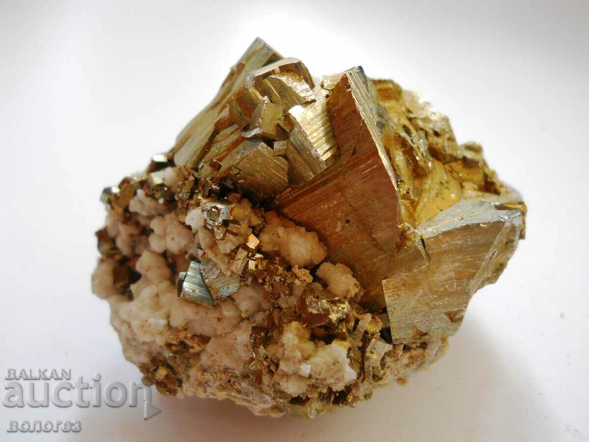 Calcite in pyrite - druse