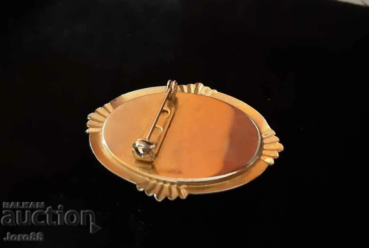 Old Brooch Cameo Medallion with price € 15.00 | 29.34 BGN Old Brooch Cameo Medallion with price € 15.00 | 29.34 BGN
