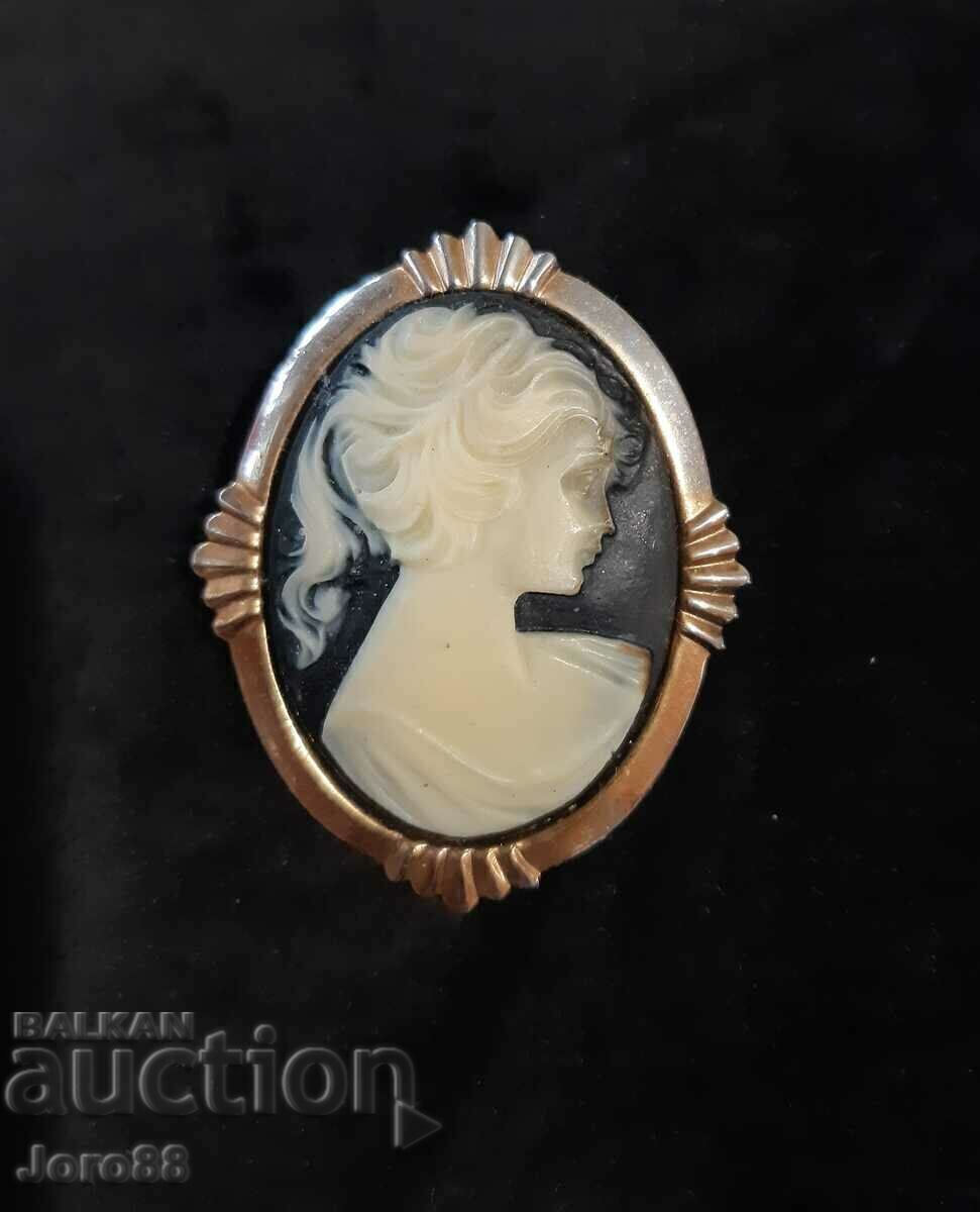 Auction Old Brooch Cameo Medallion Auction Old Brooch Cameo Medallion