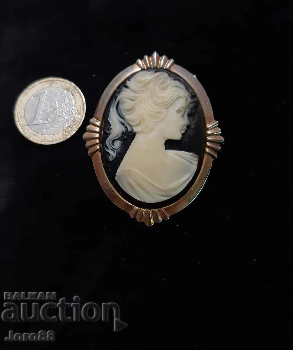 Old Brooch Cameo Medallion - 6 Old Brooch Cameo Medallion - 6