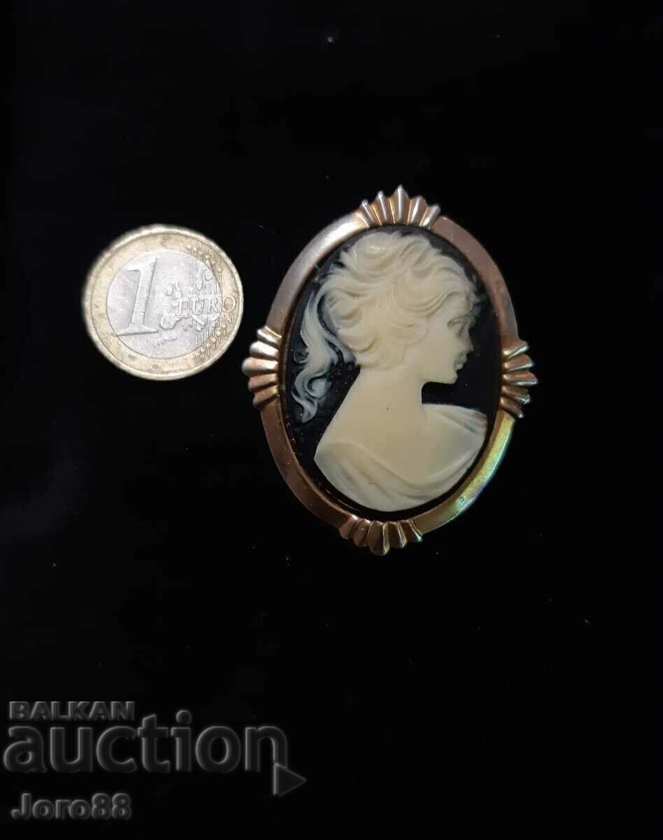 Old Brooch Cameo Medallion - 7 Old Brooch Cameo Medallion - 7