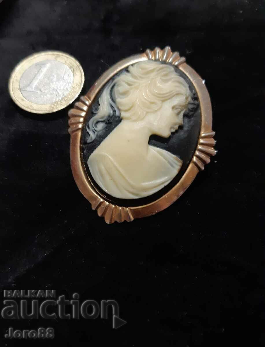 Old Brooch Cameo Medallion Old Brooch Cameo Medallion