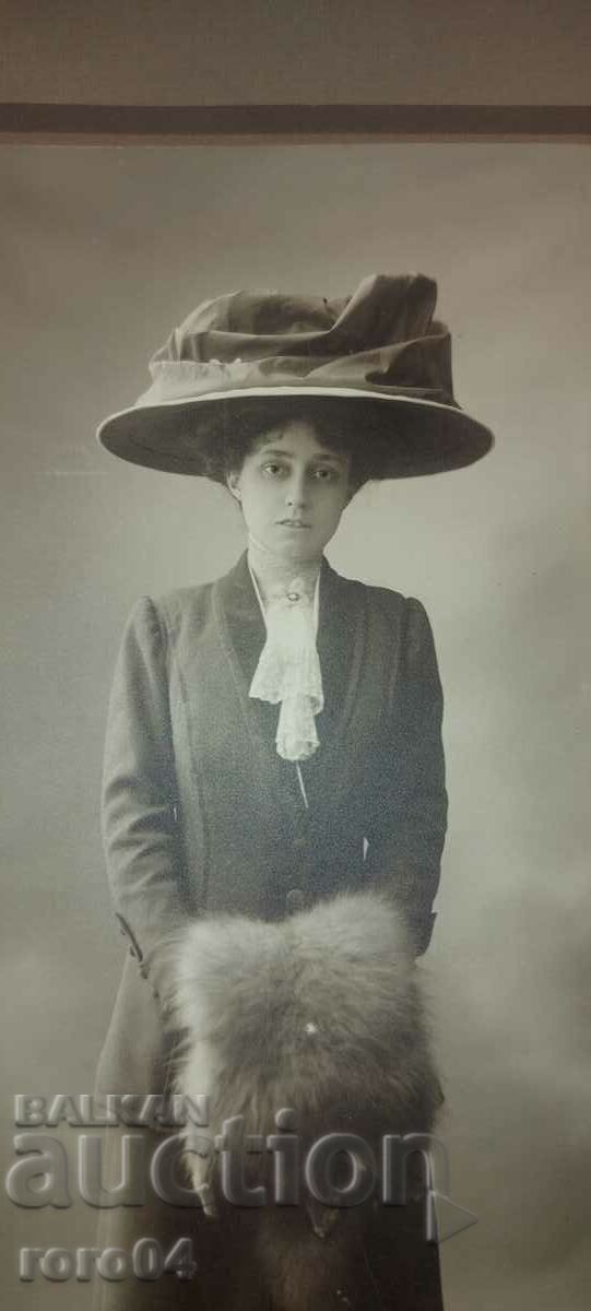 DIMITAR KARASTOYANOV - ΧΑΡΤΟΝΙ με τιμή 45.00 BGN | € 23.01