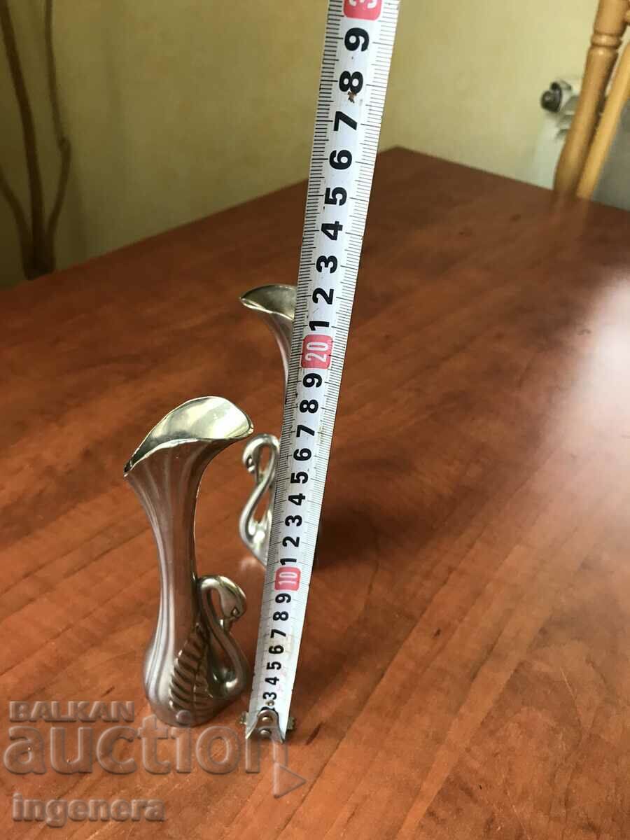 Auction METAL VASE PAIR OF SWANS - SILVER PLATED - 2 PCS. Auction METAL VASE PAIR OF SWANS - SILVER PLATED - 2 PCS.