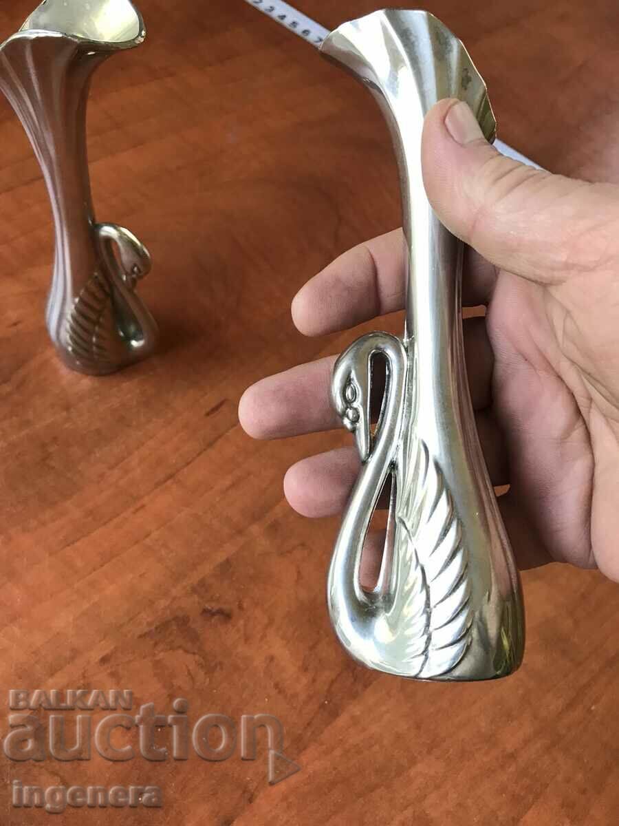 Delivery of METAL VASE PAIR OF SWANS - SILVER PLATED - 2 PCS. Delivery of METAL VASE PAIR OF SWANS - SILVER PLATED - 2 PCS.