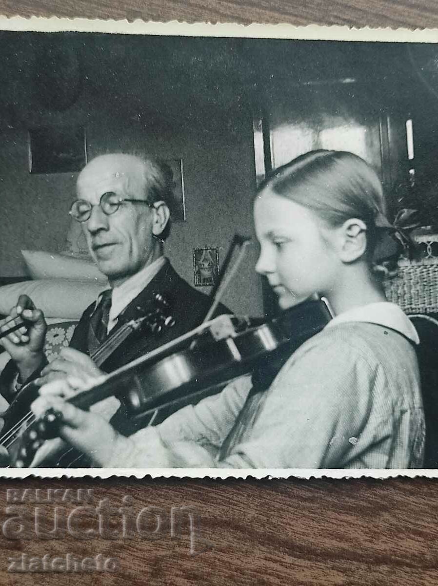Old photo Kingdom of Bulgaria - Violin Lesson Sofia 41 with price 15.00 BGN | € 7.67