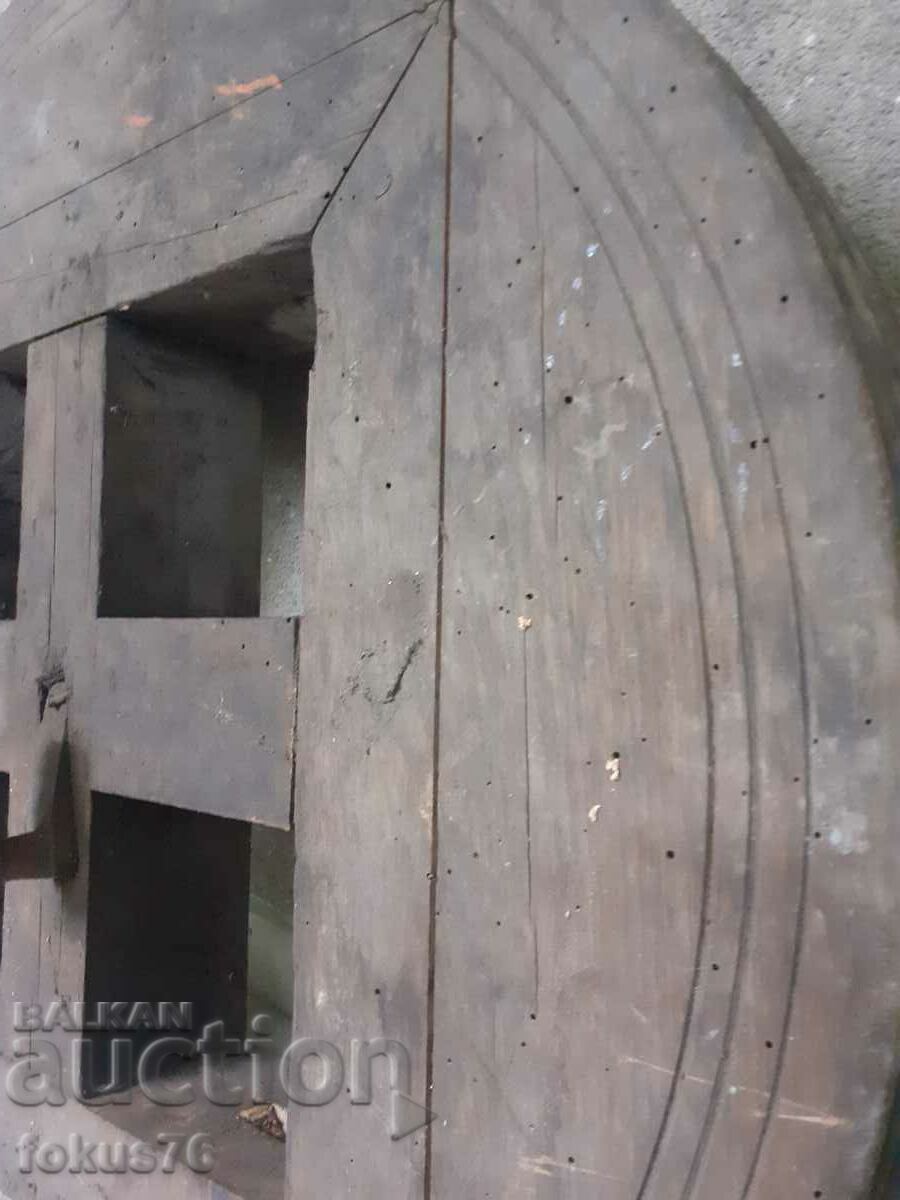 Δημοπρασία Μοναδικό - Παλιό τεράστιο ξύλινο σφόνδυλο τροχού πρωτόγονο Δημοπρασία Μοναδικό - Παλιό τεράστιο ξύλινο σφόνδυλο τροχού πρωτόγονο