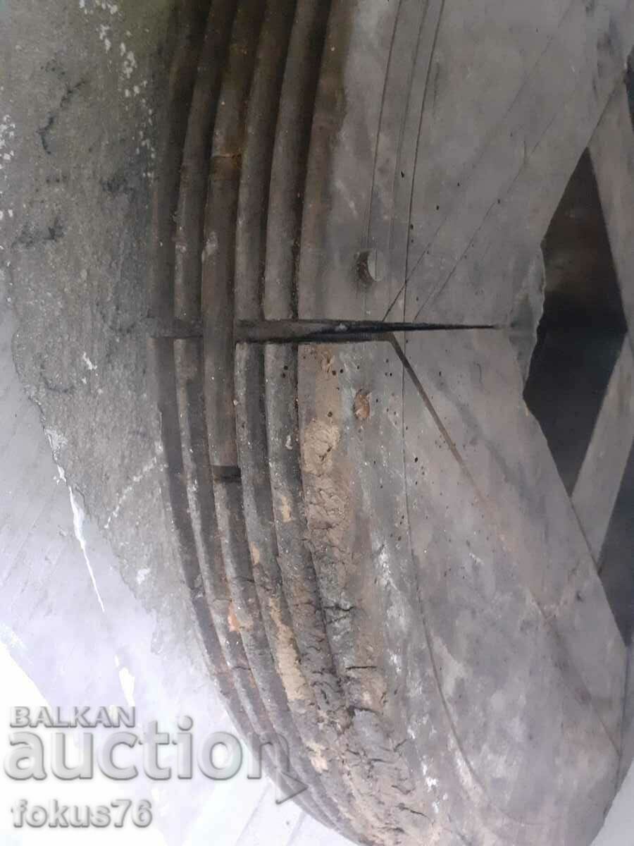 Παράδοση Μοναδικό - Παλιό τεράστιο ξύλινο σφόνδυλο τροχού πρωτόγονο Παράδοση Μοναδικό - Παλιό τεράστιο ξύλινο σφόνδυλο τροχού πρωτόγονο