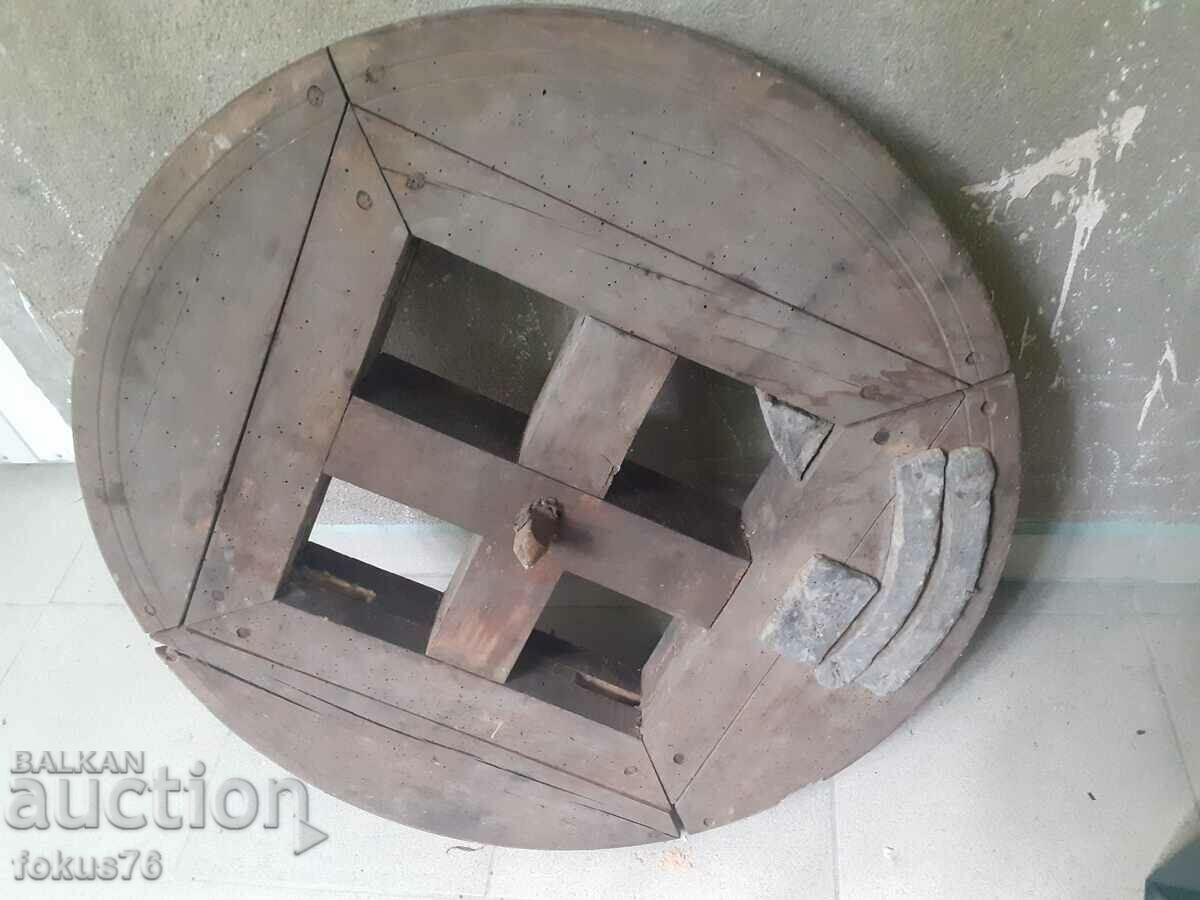 Μοναδικό - Παλιό τεράστιο ξύλινο σφόνδυλο τροχού πρωτόγονο - 5 Μοναδικό - Παλιό τεράστιο ξύλινο σφόνδυλο τροχού πρωτόγονο - 5