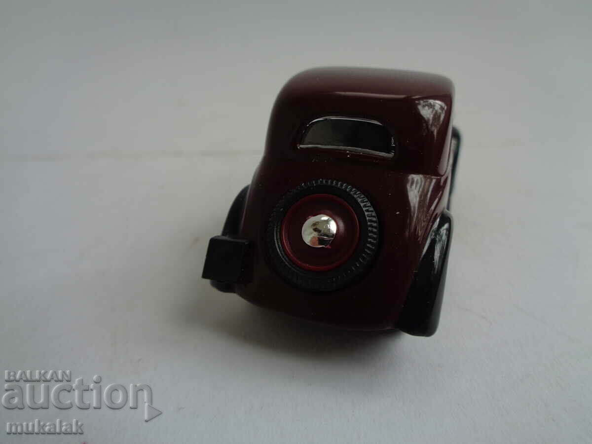 Delivery of 1:43 NOREV SIMCA 5 TOY TROLLEY MODEL