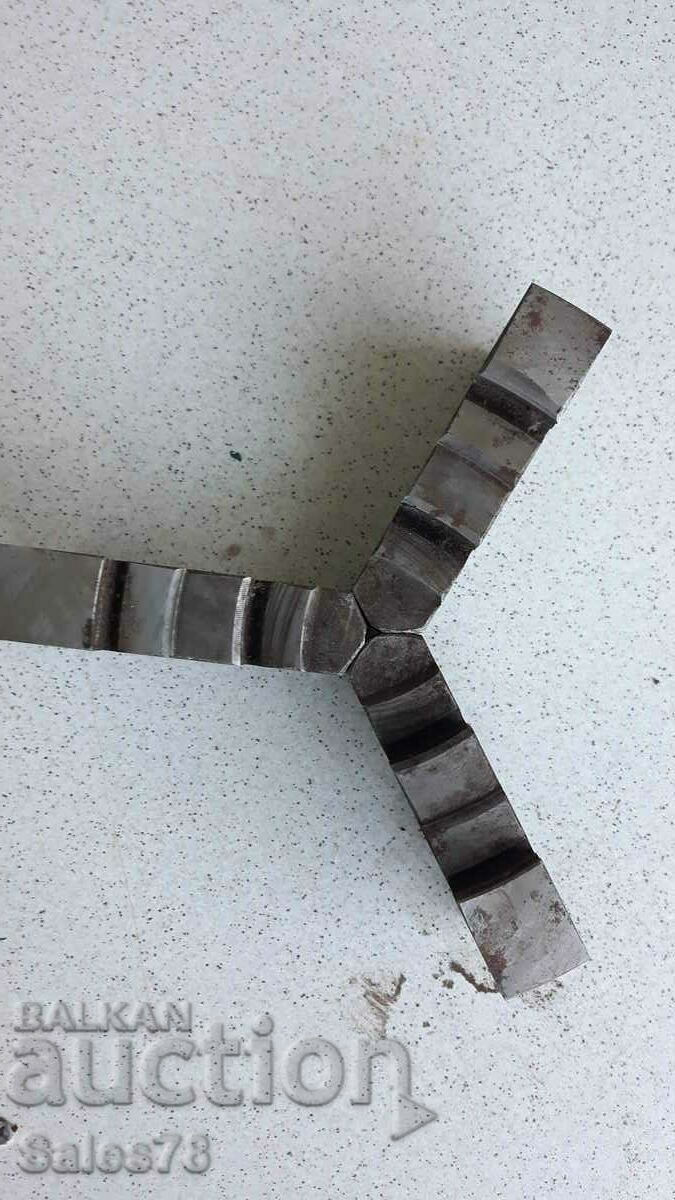Lathe jaws with price 20.00 BGN | € 10.23 Lathe jaws with price 20.00 BGN | € 10.23