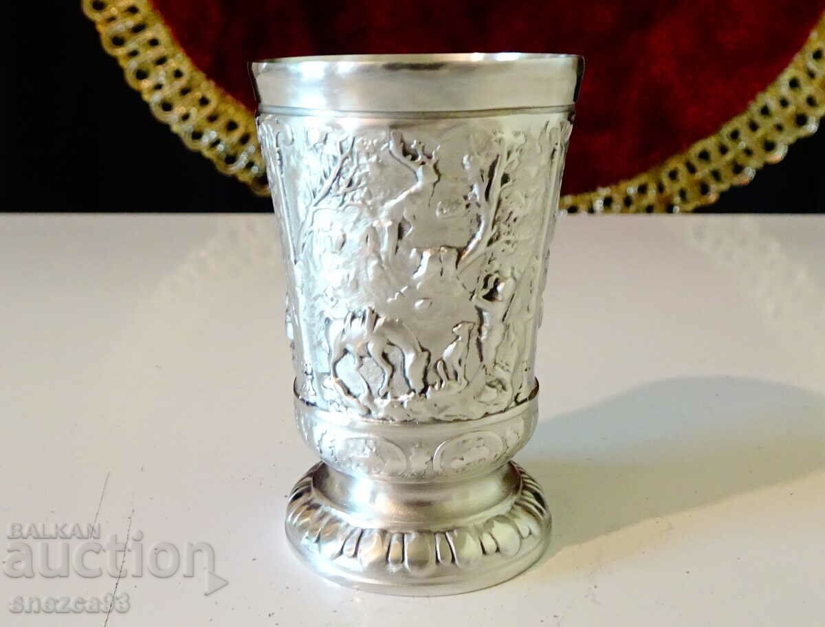 Ловна чаша от калай със Св.Евстатий.