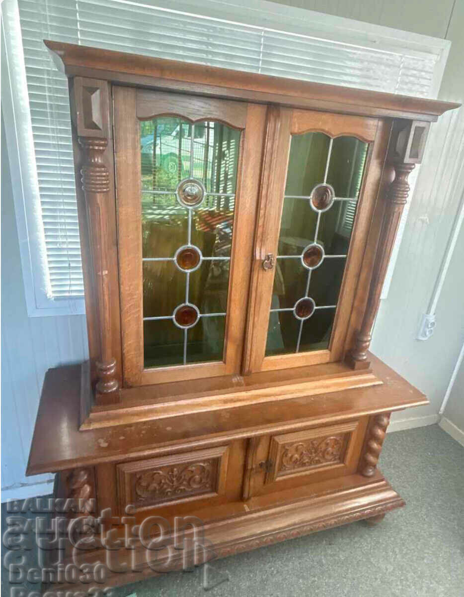 Красива стара дървена витрина Масив