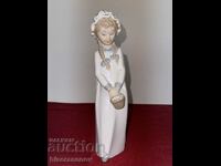 Beautiful marked porcelain figure made in Spain