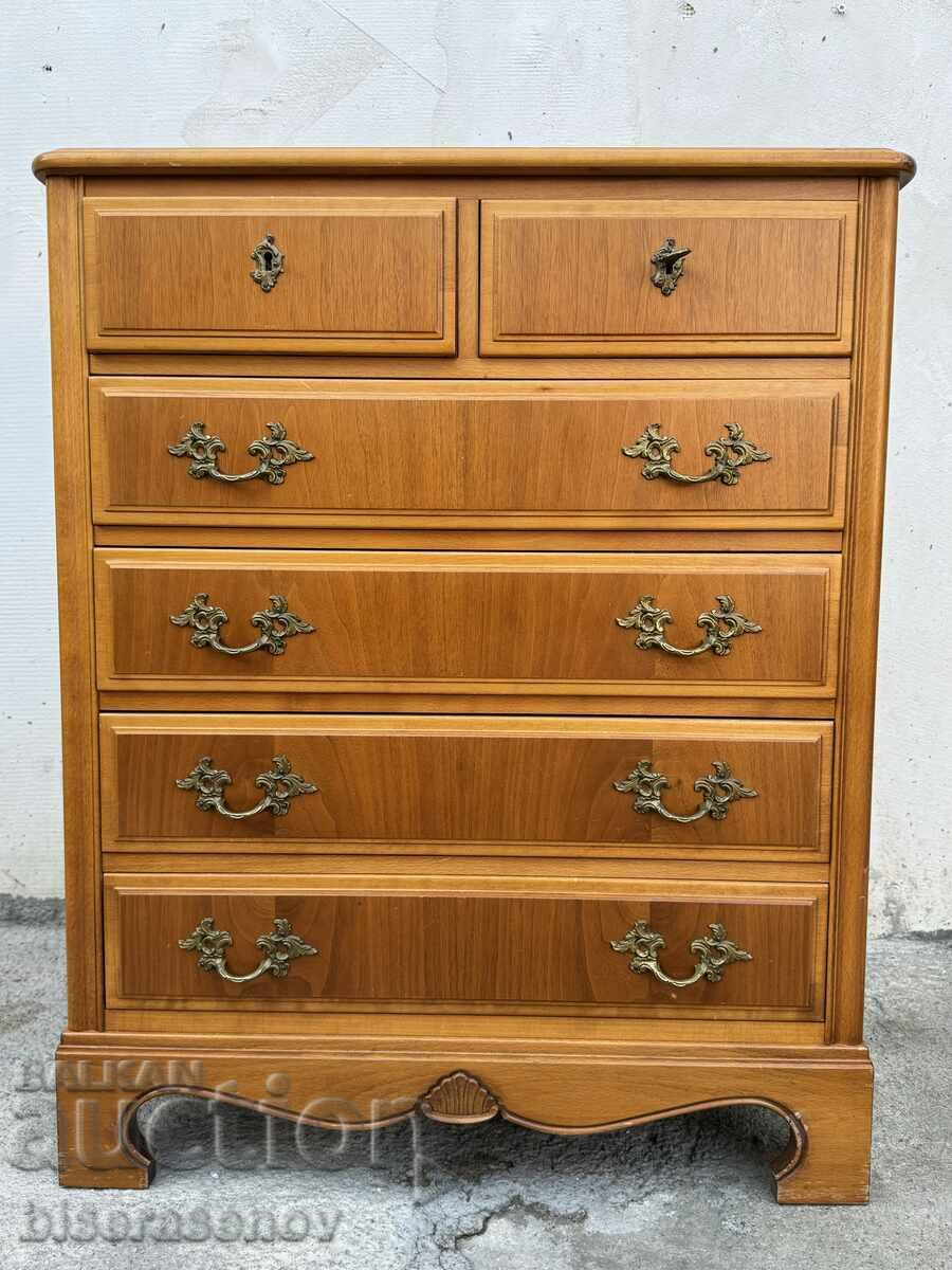 Solid wooden dresser with 6 drawers