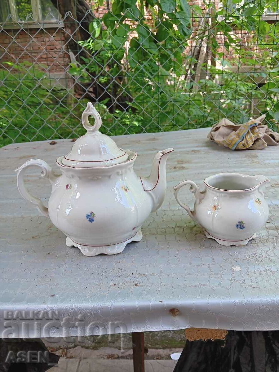 Porcelain teapot and latiere 2